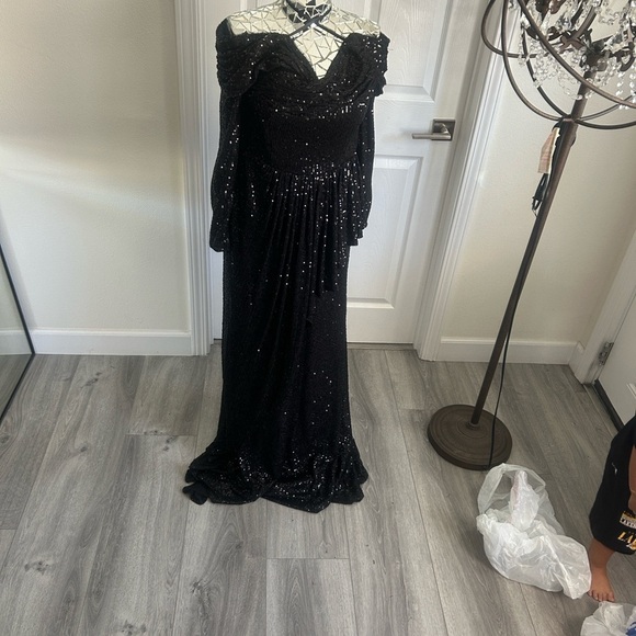 Ladivine by Cinderella Divine Black Sequin Long Sleeve Dress XL NWT - Picture 3 of 3